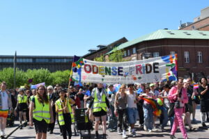 Odense Pride 2024: Parade-paraden foran Domkirken Foto: Anna Marie Larsen.