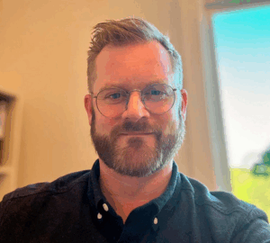 Mads Kildegaard Larsen podcasten Regnbueland